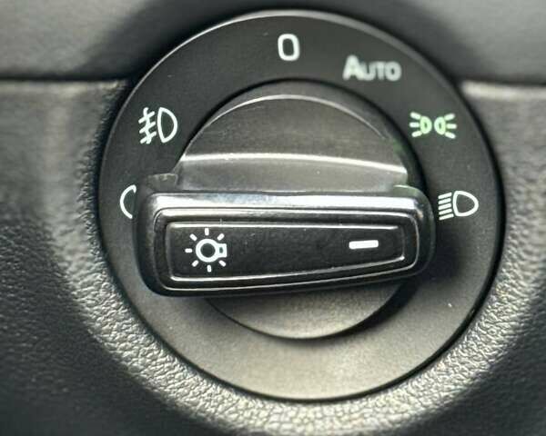 Белый Шкода Октавия, объемом двигателя 1.8 л и пробегом 210 тыс. км за 12900 $, фото 29 на Automoto.ua