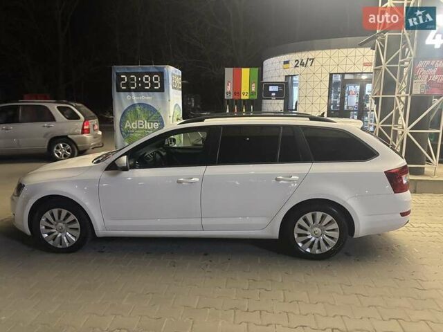 Белый Шкода Октавия, объемом двигателя 2 л и пробегом 205 тыс. км за 14500 $, фото 1 на Automoto.ua