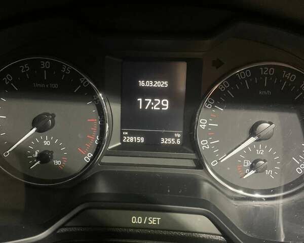 Белый Шкода Октавия, объемом двигателя 1.6 л и пробегом 228 тыс. км за 14230 $, фото 9 на Automoto.ua