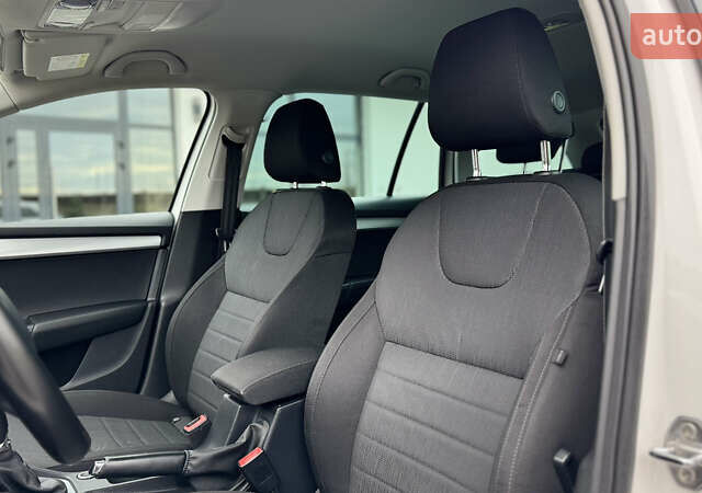 Белый Шкода Октавия, объемом двигателя 1.6 л и пробегом 231 тыс. км за 11850 $, фото 45 на Automoto.ua