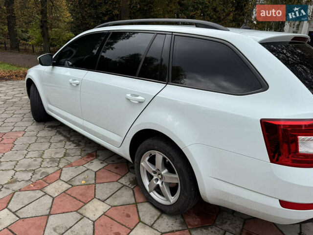 Белый Шкода Октавия, объемом двигателя 1.97 л и пробегом 328 тыс. км за 12300 $, фото 7 на Automoto.ua