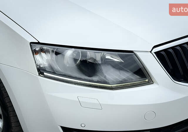 Белый Шкода Октавия, объемом двигателя 1.6 л и пробегом 231 тыс. км за 11850 $, фото 5 на Automoto.ua