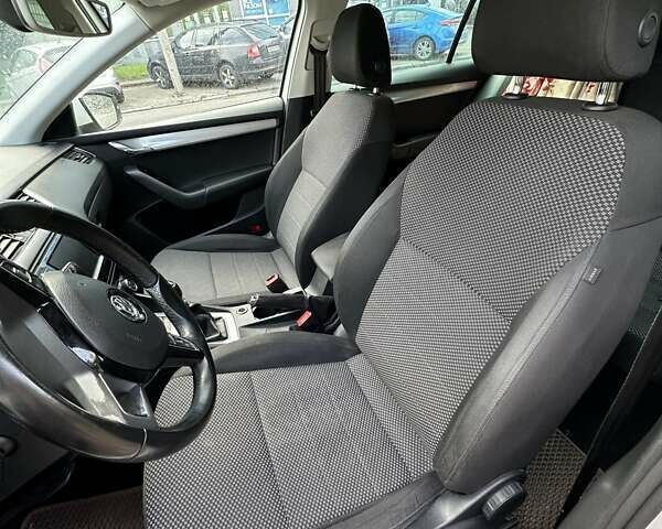 Белый Шкода Октавия, объемом двигателя 1.6 л и пробегом 180 тыс. км за 10900 $, фото 16 на Automoto.ua