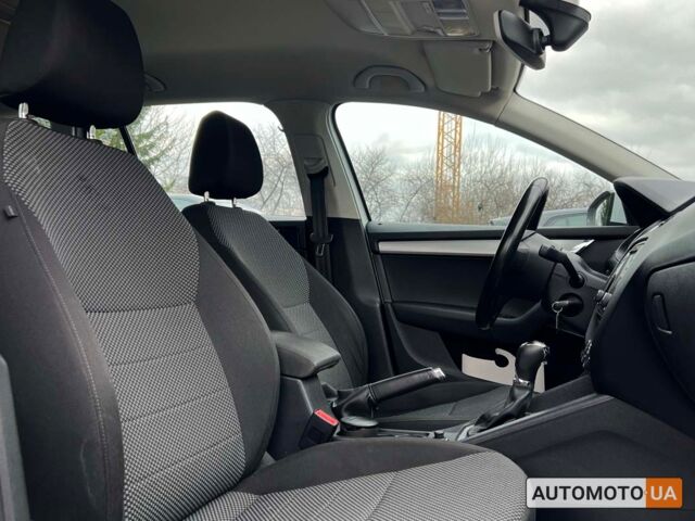 Білий Шкода Октавія, об'ємом двигуна 1.6 л та пробігом 270 тис. км за 12499 $, фото 8 на Automoto.ua