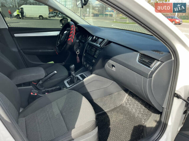 Белый Шкода Октавия, объемом двигателя 1.6 л и пробегом 180 тыс. км за 10400 $, фото 19 на Automoto.ua