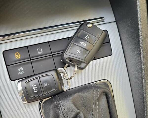 Білий Шкода Октавія, об'ємом двигуна 1.6 л та пробігом 243 тис. км за 13100 $, фото 24 на Automoto.ua