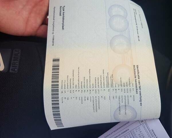 Белый Шкода Октавия, объемом двигателя 1.6 л и пробегом 245 тыс. км за 13000 $, фото 4 на Automoto.ua