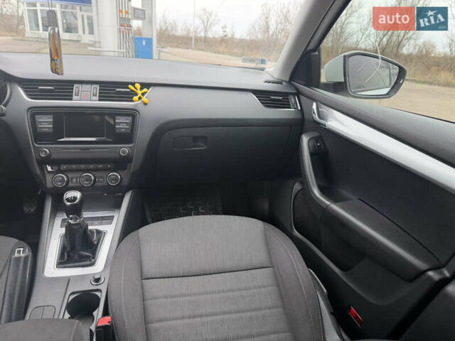 Белый Шкода Октавия, объемом двигателя 1.6 л и пробегом 281 тыс. км за 10800 $, фото 57 на Automoto.ua