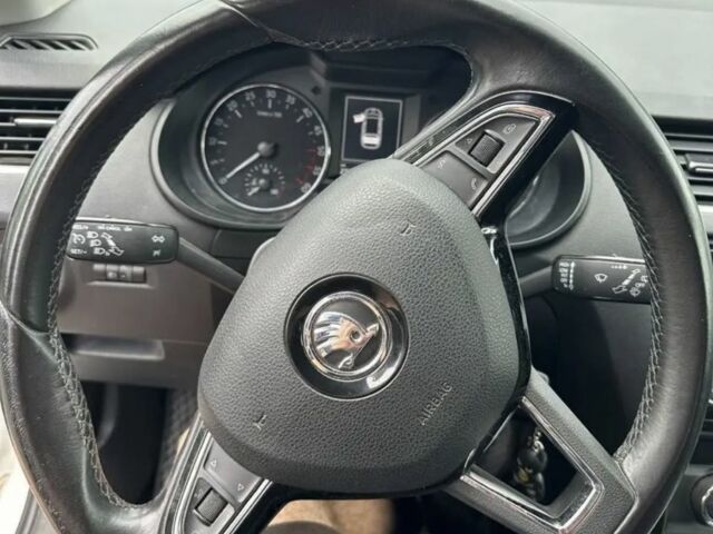 Белый Шкода Октавия, объемом двигателя 1.6 л и пробегом 287 тыс. км за 10600 $, фото 6 на Automoto.ua