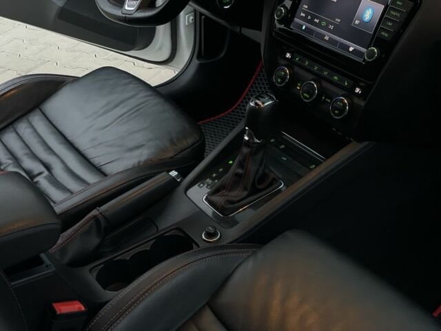 Белый Шкода Октавия, объемом двигателя 2 л и пробегом 269 тыс. км за 14999 $, фото 6 на Automoto.ua