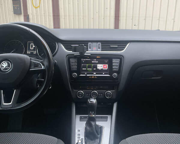 Белый Шкода Октавия, объемом двигателя 2 л и пробегом 290 тыс. км за 11700 $, фото 9 на Automoto.ua