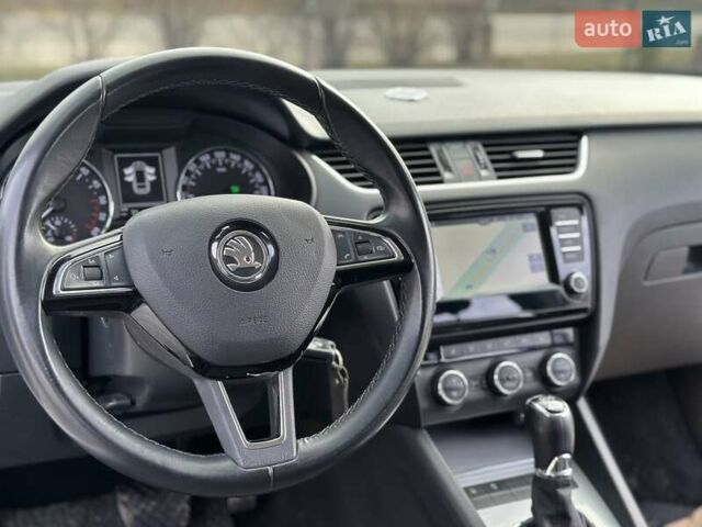 Белый Шкода Октавия, объемом двигателя 2 л и пробегом 240 тыс. км за 12000 $, фото 5 на Automoto.ua