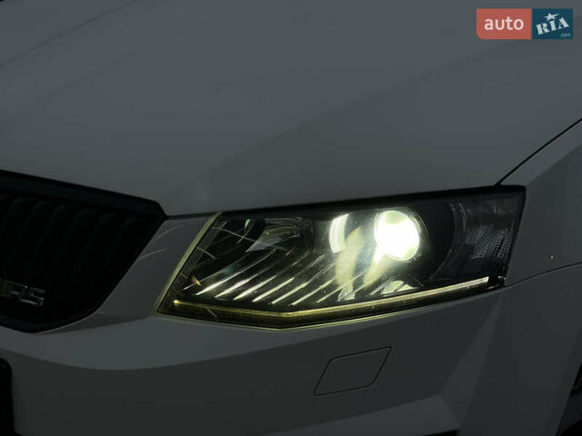 Белый Шкода Октавия, объемом двигателя 2 л и пробегом 269 тыс. км за 14999 $, фото 28 на Automoto.ua