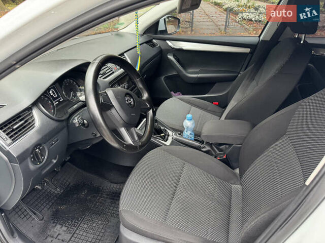 Белый Шкода Октавия, объемом двигателя 1.97 л и пробегом 328 тыс. км за 12300 $, фото 30 на Automoto.ua