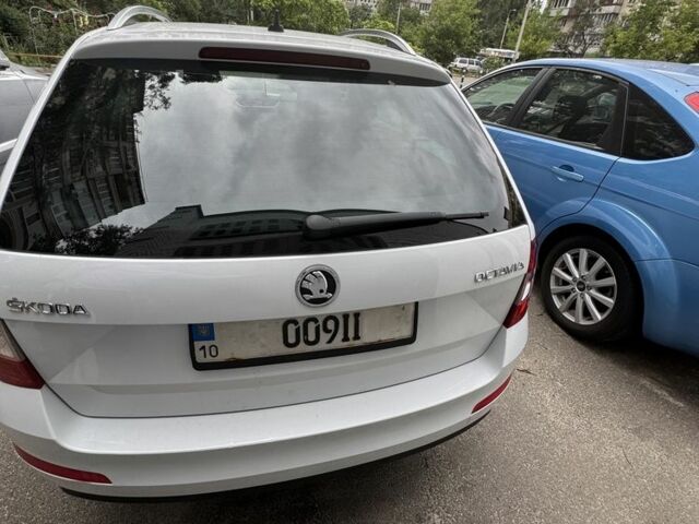 Белый Шкода Октавия, объемом двигателя 1.6 л и пробегом 221 тыс. км за 12000 $, фото 1 на Automoto.ua