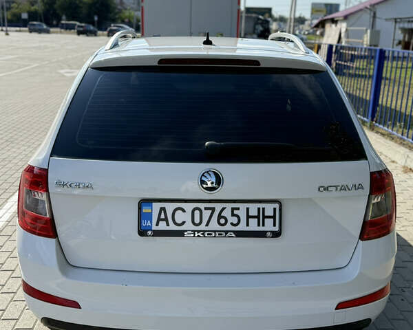 Шкода Октавия 2016 в Турийск на Automoto.ua Белый Шкода Октавия, объемом двигателя 1.97 л и пробегом 321 тыс. км за 11299 $, фото 8 на Automoto.ua