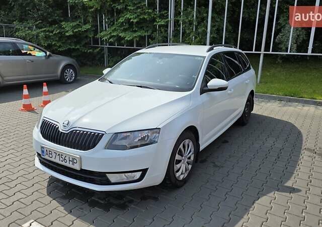 Білий Шкода Октавія, об'ємом двигуна 1.6 л та пробігом 259 тис. км за 10200 $, фото 3 на Automoto.ua