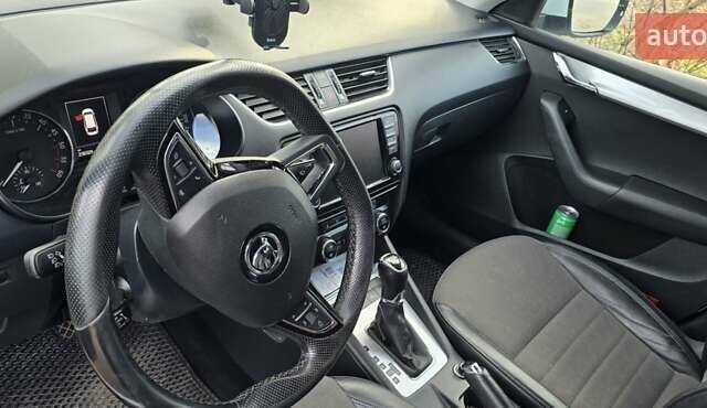 Білий Шкода Октавія, об'ємом двигуна 1.6 л та пробігом 255 тис. км за 12800 $, фото 5 на Automoto.ua