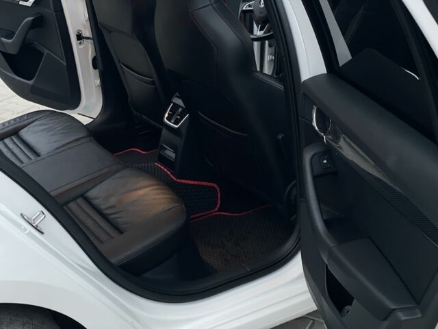 Белый Шкода Октавия, объемом двигателя 2 л и пробегом 269 тыс. км за 14999 $, фото 20 на Automoto.ua