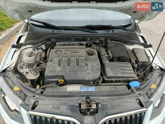 Белый Шкода Октавия, объемом двигателя 1.6 л и пробегом 255 тыс. км за 11871 $, фото 6 на Automoto.ua