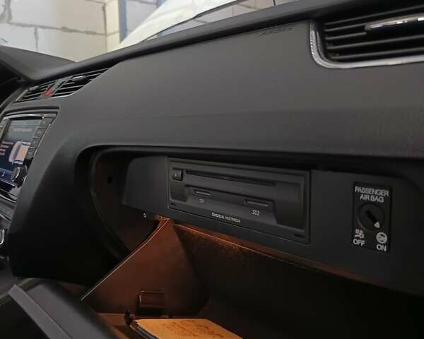 Белый Шкода Октавия, объемом двигателя 1.97 л и пробегом 233 тыс. км за 13200 $, фото 17 на Automoto.ua