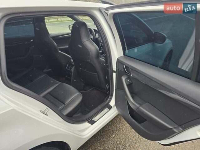 Білий Шкода Октавія, об'ємом двигуна 2 л та пробігом 254 тис. км за 16699 $, фото 47 на Automoto.ua