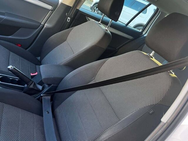 Белый Шкода Октавия, объемом двигателя 1.4 л и пробегом 235 тыс. км за 10450 $, фото 17 на Automoto.ua