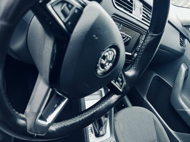 Білий Шкода Октавія, об'ємом двигуна 2 л та пробігом 200 тис. км за 12000 $, фото 5 на Automoto.ua