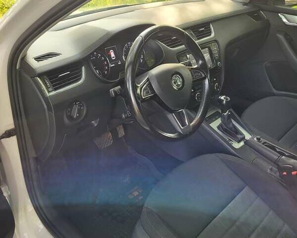 Білий Шкода Октавія, об'ємом двигуна 1.6 л та пробігом 243 тис. км за 13100 $, фото 11 на Automoto.ua