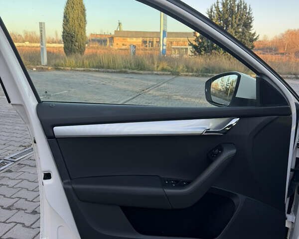 Білий Шкода Октавія, об'ємом двигуна 1.97 л та пробігом 280 тис. км за 13800 $, фото 28 на Automoto.ua