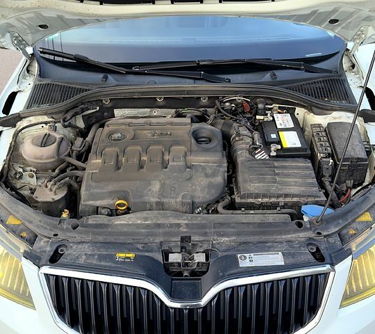 Білий Шкода Октавія, об'ємом двигуна 2 л та пробігом 250 тис. км за 13400 $, фото 8 на Automoto.ua