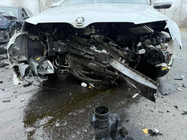 Білий Шкода Октавія, об'ємом двигуна 1.6 л та пробігом 260 тис. км за 3700 $, фото 4 на Automoto.ua