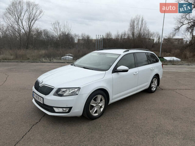 Белый Шкода Октавия, объемом двигателя 1.6 л и пробегом 281 тыс. км за 10800 $, фото 3 на Automoto.ua