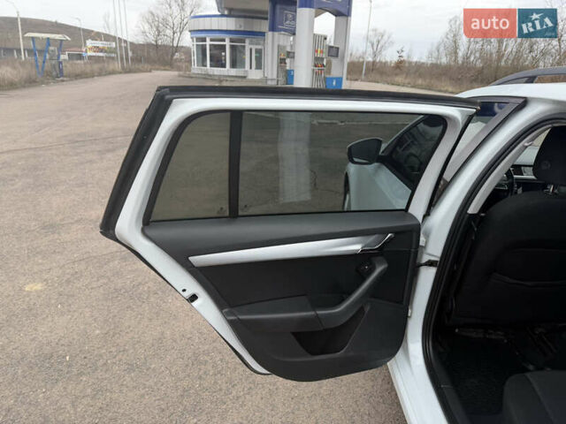 Белый Шкода Октавия, объемом двигателя 1.6 л и пробегом 281 тыс. км за 10800 $, фото 39 на Automoto.ua