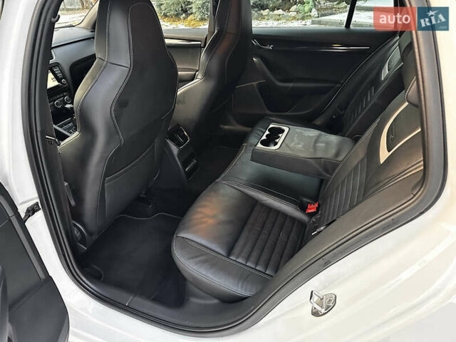 Білий Шкода Октавія, об'ємом двигуна 2 л та пробігом 255 тис. км за 13900 $, фото 25 на Automoto.ua