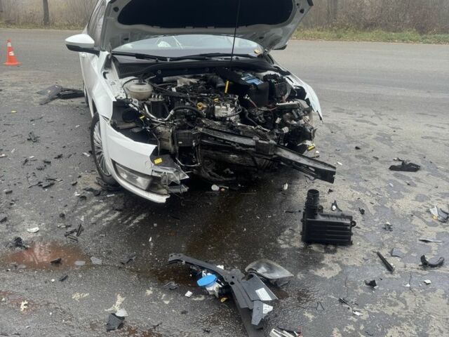 Білий Шкода Октавія, об'ємом двигуна 1.6 л та пробігом 260 тис. км за 3700 $, фото 2 на Automoto.ua