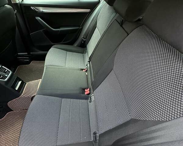 Белый Шкода Октавия, объемом двигателя 1.6 л и пробегом 180 тыс. км за 10500 $, фото 14 на Automoto.ua