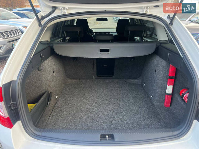 Білий Шкода Октавія, об'ємом двигуна 1.6 л та пробігом 182 тис. км за 10500 $, фото 9 на Automoto.ua