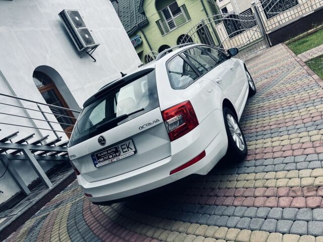 Білий Шкода Октавія, об'ємом двигуна 2 л та пробігом 200 тис. км за 12000 $, фото 3 на Automoto.ua