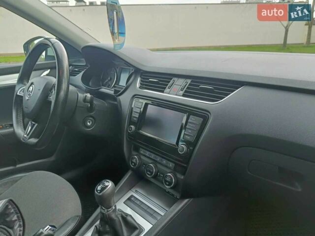 Белый Шкода Октавия, объемом двигателя 1.6 л и пробегом 255 тыс. км за 11871 $, фото 4 на Automoto.ua