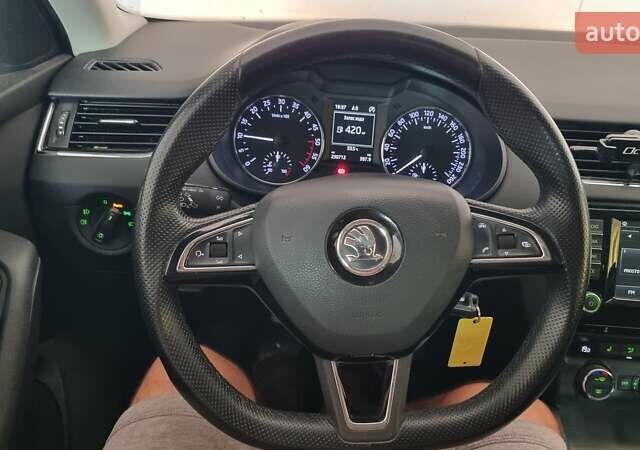 Білий Шкода Октавія, об'ємом двигуна 1.6 л та пробігом 230 тис. км за 13500 $, фото 21 на Automoto.ua