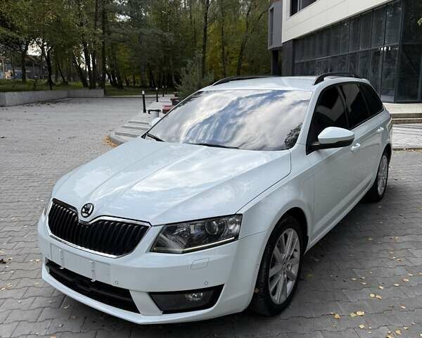 Белый Шкода Октавия, объемом двигателя 1.97 л и пробегом 243 тыс. км за 13400 $, фото 2 на Automoto.ua