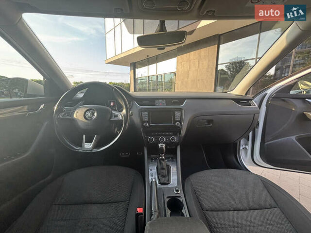 Белый Шкода Октавия, объемом двигателя 2 л и пробегом 174 тыс. км за 16000 $, фото 12 на Automoto.ua