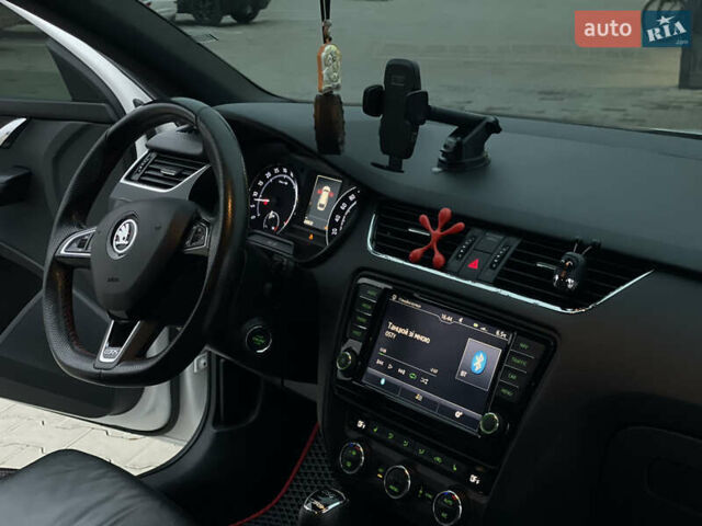 Белый Шкода Октавия, объемом двигателя 2 л и пробегом 269 тыс. км за 14999 $, фото 47 на Automoto.ua