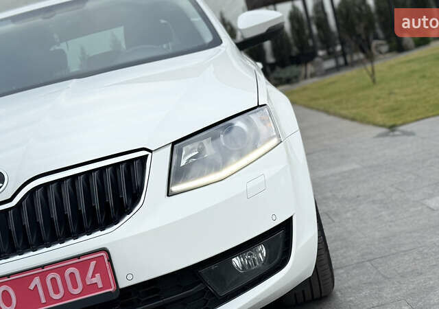 Белый Шкода Октавия, объемом двигателя 1.6 л и пробегом 231 тыс. км за 11850 $, фото 4 на Automoto.ua