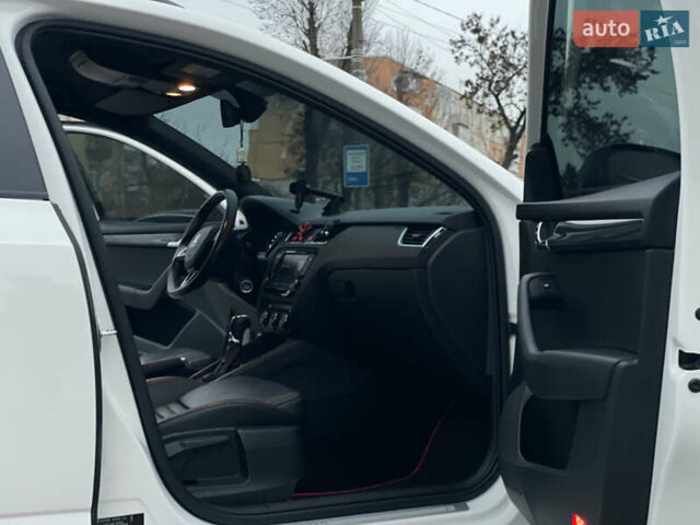 Белый Шкода Октавия, объемом двигателя 2 л и пробегом 269 тыс. км за 14999 $, фото 51 на Automoto.ua