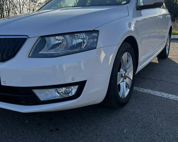 Білий Шкода Октавія, об'ємом двигуна 1.6 л та пробігом 281 тис. км за 11800 $, фото 1 на Automoto.ua