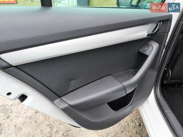 Білий Шкода Октавія, об'ємом двигуна 1.6 л та пробігом 280 тис. км за 11800 $, фото 49 на Automoto.ua