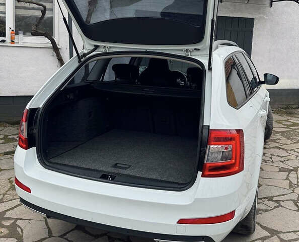 Белый Шкода Октавия, объемом двигателя 1.6 л и пробегом 306 тыс. км за 10900 $, фото 17 на Automoto.ua