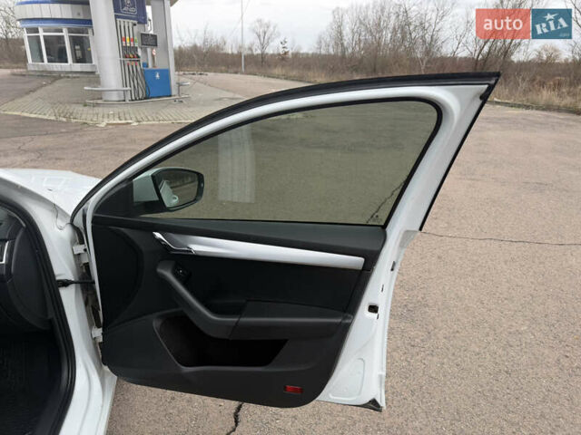 Белый Шкода Октавия, объемом двигателя 1.6 л и пробегом 281 тыс. км за 10800 $, фото 50 на Automoto.ua